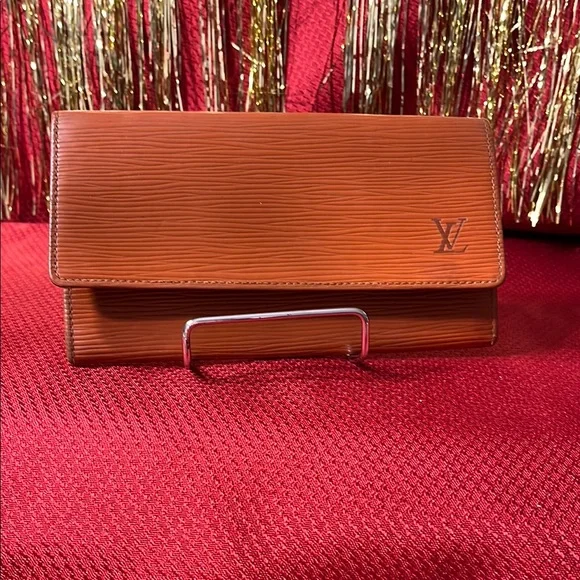 Louis Vuitton Brown Wallet with Flap Closure and Textured Leather w/ COA - Picture 1 of 13